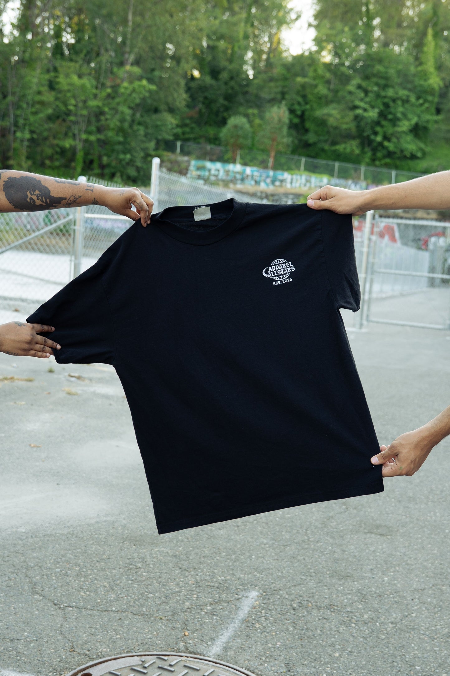 OLD ENGLISH LOGO TEE